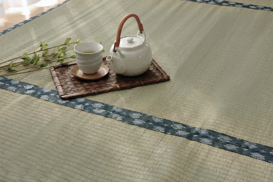 Close-up of Emi tatami mat showing diamond border weave detail